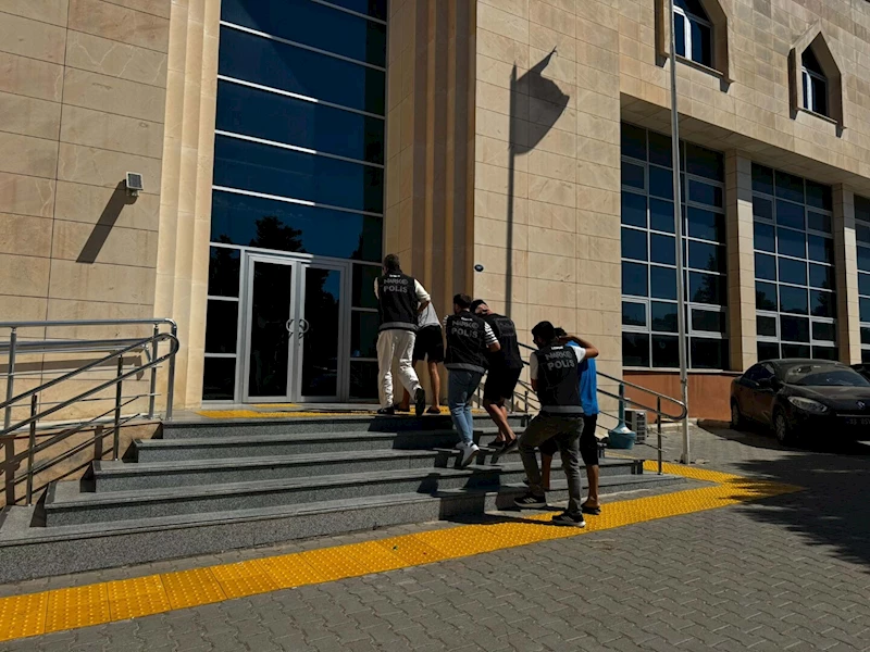 İzmir’deki uyuşturucu operasyonlarında 11 tutuklama