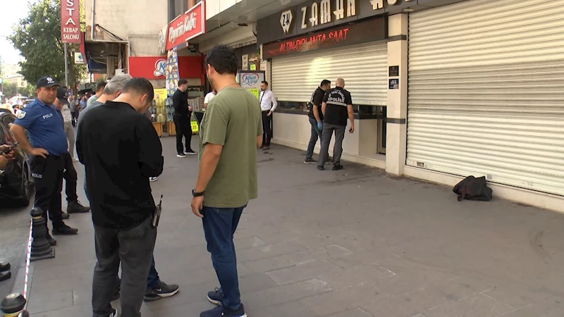İstanbul -Bağcılar’da caddedeki kuyumcuyu güpegündüz soymaya kalktılar