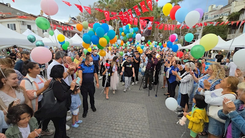 Lösemiyi yenen 11 yaşındaki Ali Demir, yüzlerce balonla karşılandı