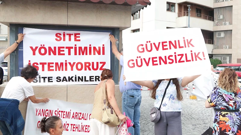 İstanbul - Küçükçekmece’de site sakinleri yönetimi protesto etti