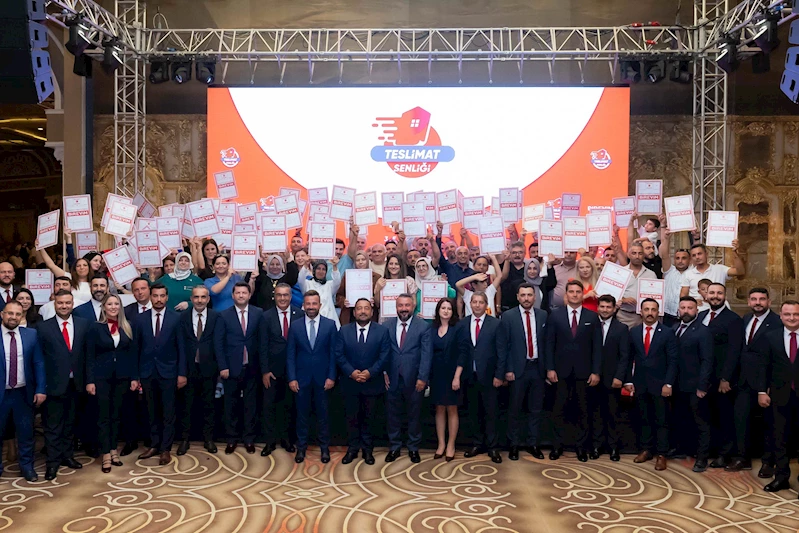 Birevim, İzmir’de 800’den fazla ailenin katılımıyla teslimat şenliği düzenledi