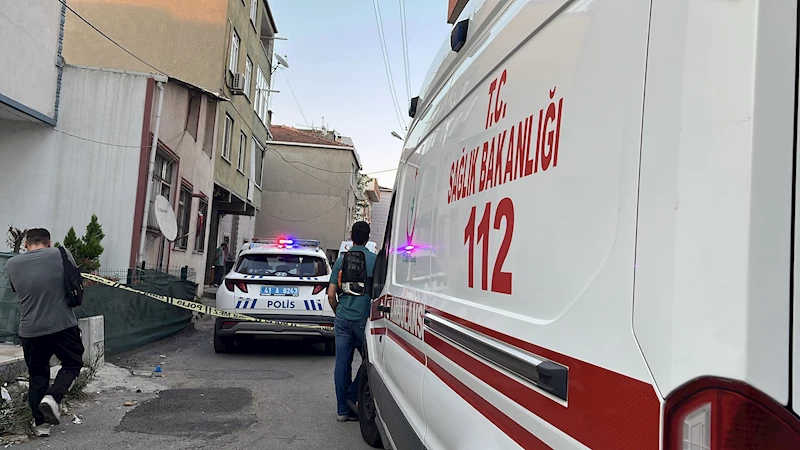 Kötü koku gelen evde anne- kız ölü bulundu; vücutlarında kesici alet yaraları var